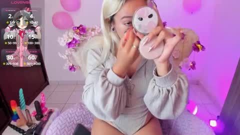 Snapshot of nataliahenao_69 chatting on October 14, 2025, 4:57 am Nataliua Henao online show from October 14, 2025, 4:57 am