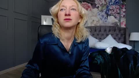 Snapshot of natalie_bitton chatting on January 24, 2025, 7:08 am Natalie online show from January 24, 2025, 7:08 am