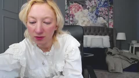 Snapshot of natalie_bitton chatting on January 27, 2025, 7:03 am Natalie online show from January 27, 2025, 7:03 am