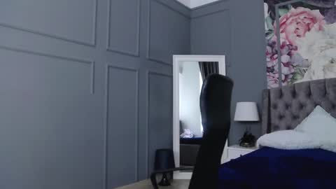 Snapshot of natalie_bitton chatting on February 6, 2025, 12:05 pm Natalie online show from February 6, 2025, 12:05 pm