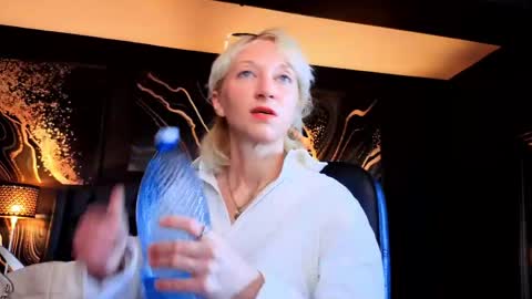 Natalie online show from May 25, 2026, 5:02 am