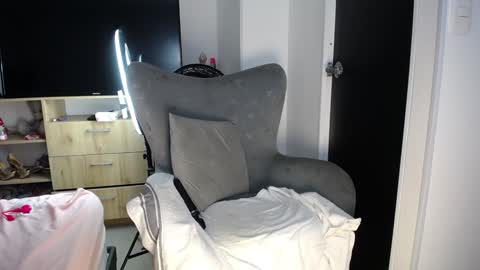 Snapshot of natalie_fox23 chatting on December 4, 2024, 10:08 pm Natalia online show from December 4, 2024, 10:08 pm