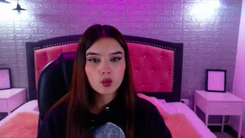 natalie  online show from September 17, 2025, 2:46 am