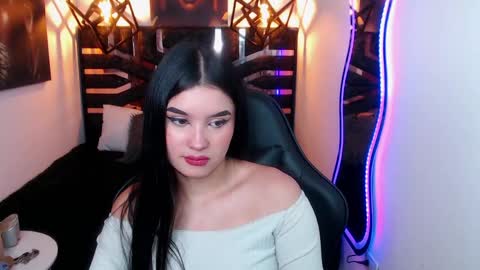 natalie  online show from April 15, 2026, 8:09 pm