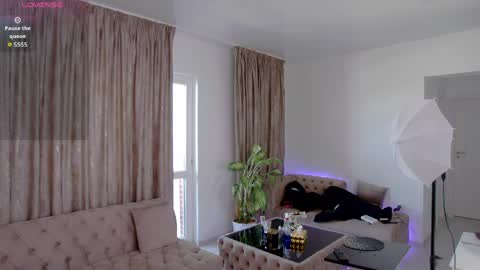 NataliePierce online show from April 5, 2026, 11:29 am