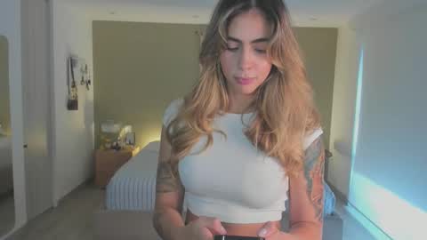 anatalybee online show from November 9, 2025, 7:12 pm