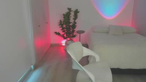 anatalybee online show from February 14, 2026, 9:22 pm