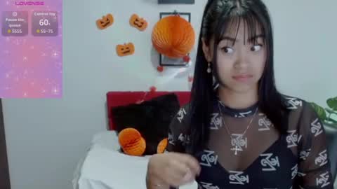 Nataly Escobar online show from October 22, 2025, 12:49 pm