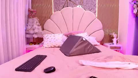 Natasha online show from November 27, 2025, 7:38 pm