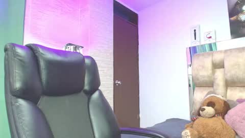 Snapshot of natasharobbins chatting on October 5, 2025, 3:27 am   online show from October 5, 2025, 3:27 am