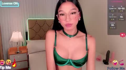 Snapshot of nathalie_hadid chatting on February 22, 2025, 9:23 am please follow me guyss online show from February 22, 2025, 9:23 am