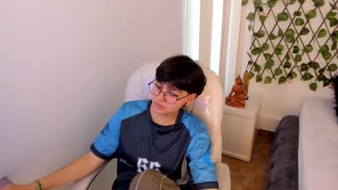 nathalyy_ds online show from December 2, 2025, 8:04 pm