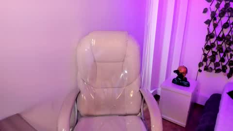 nathalyy_ds online show from February 10, 2026, 7:18 pm