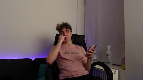 Snapshot of nathan_rusu chatting on November 15, 2025, 9:32 pm NATHAN RUSU online show from November 15, 2025, 9:32 pm