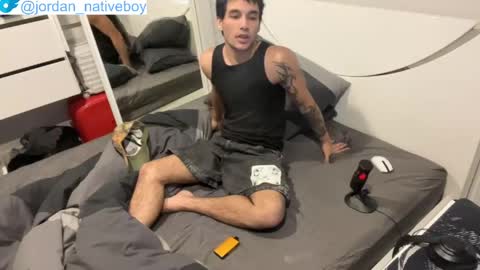 native_boy2 online show from May 19, 2026, 12:11 pm