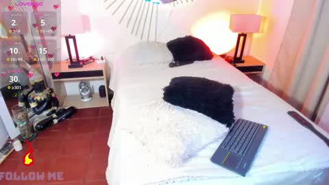 andrea Instagram..natta smithh online show from February 12, 2025, 6:08 am