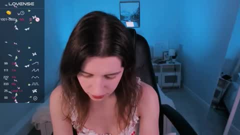 Snapshot of naturelly chatting on September 10, 2025, 7:41 am Melisa  FOLLOW ME  online show from September 10, 2025, 7:41 am