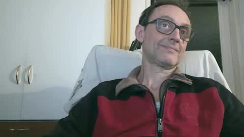 Snapshot of naturista25 chatting on December 2, 2025, 9:21 pm naturista25 online show from December 2, 2025, 9:21 pm