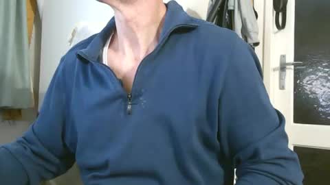 Snapshot of naturista25 chatting on December 20, 2025, 2:24 pm naturista25 online show from December 20, 2025, 2:24 pm