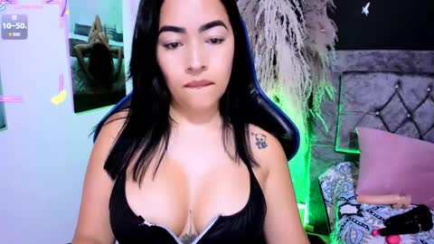 Natalia online show from November 11, 2025, 9:37 pm