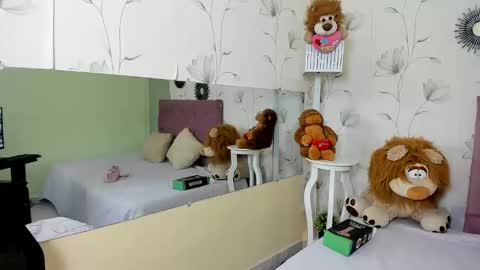 Snapshot of naughty_ariel chatting on February 7, 2025, 7:27 pm Zoe online show from February 7, 2025, 7:27 pm