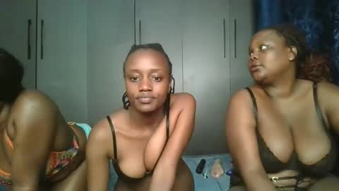 naughty_ellaa online show from October 10, 2025, 7:02 pm