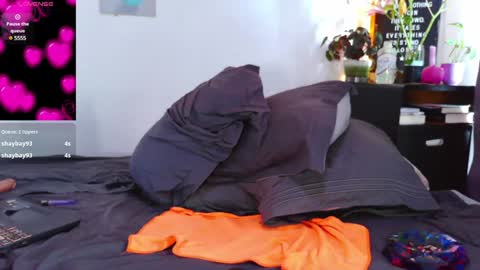 Snapshot of naughty_em_17 chatting on January 4, 2025, 5:47 pm Em  please help me reach 100 thumbs up 3 online show from January 4, 2025, 5:47 pm