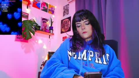 Snapshot of naughty_em_17 chatting on January 17, 2025, 5:00 am Em  please help me reach 100 thumbs up 3 online show from January 17, 2025, 5:00 am