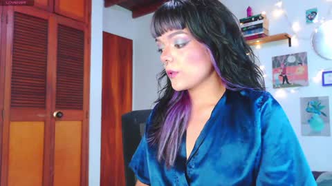 Snapshot of naughty_em_17 chatting on January 17, 2025, 9:39 pm Em  please help me reach 100 thumbs up 3 online show from January 17, 2025, 9:39 pm