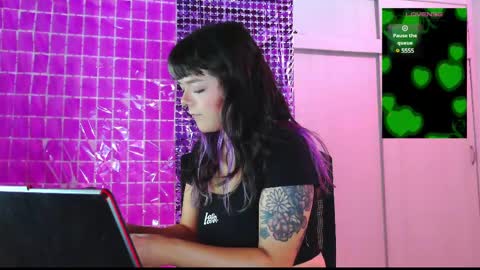 Snapshot of naughty_em_17 chatting on March 6, 2025, 9:25 am Em  please help me reach 100 thumbs up 3 online show from March 6, 2025, 9:25 am