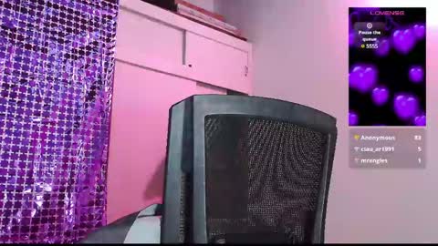 Snapshot of naughty_em_17 chatting on March 10, 2025, 12:18 am Em  please help me reach 100 thumbs up 3 online show from March 10, 2025, 12:18 am