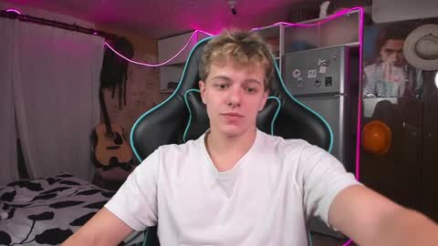 Snapshot of naughty_nik43 chatting on December 8, 2024, 1:36 pm Nik online show from December 8, 2024, 1:36 pm