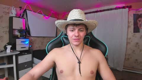 Snapshot of naughty_nik43 chatting on December 21, 2024, 6:55 pm Nik online show from December 21, 2024, 6:55 pm