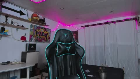 Snapshot of naughty_nik43 chatting on January 9, 2025, 5:22 pm Nik online show from January 9, 2025, 5:22 pm