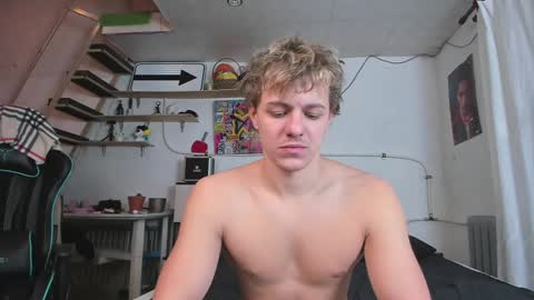 Snapshot of naughty_nik43 chatting on January 12, 2025, 12:23 pm Nik online show from January 12, 2025, 12:23 pm