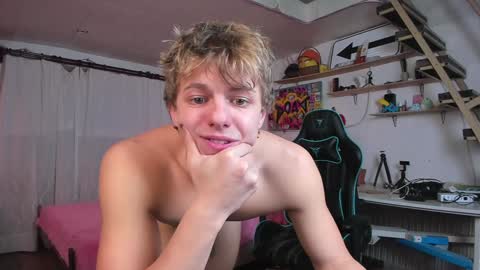 Snapshot of naughty_nik43 chatting on January 28, 2025, 9:29 pm Nik online show from January 28, 2025, 9:29 pm