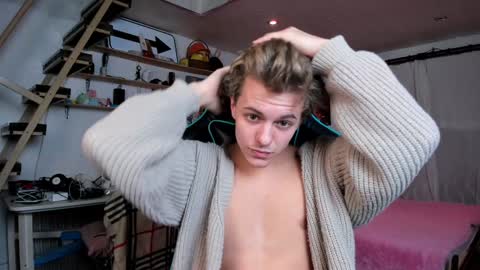 Snapshot of naughty_nik43 chatting on February 1, 2025, 6:08 pm Nik online show from February 1, 2025, 6:08 pm