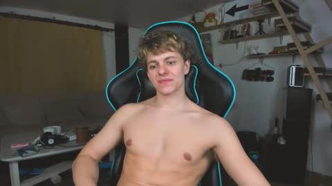 Snapshot of naughty_nik43 chatting on February 26, 2025, 6:43 pm Nik online show from February 26, 2025, 6:43 pm