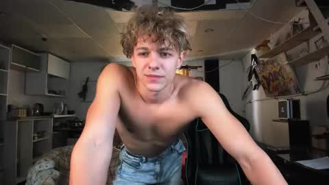 Snapshot of naughty_nik43 chatting on September 25, 2025, 9:35 am Nik online show from September 25, 2025, 9:35 am