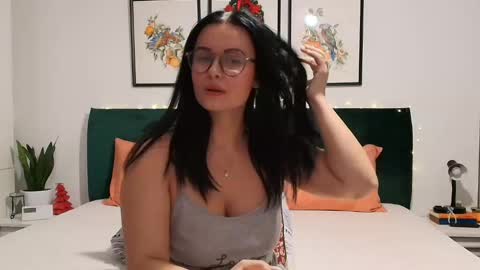 NaughtyBrunetteXXX online show from December 1, 2024, 4:40 pm