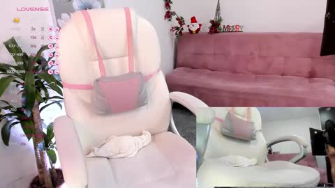 Snapshot of naugthyelli chatting on December 11, 2024, 11:10 pm online show from December 11, 2024, 11:10 pm