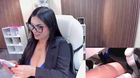 Snapshot of naugthyelli chatting on October 3, 2025, 11:24 pm online show from October 3, 2025, 11:24 pm