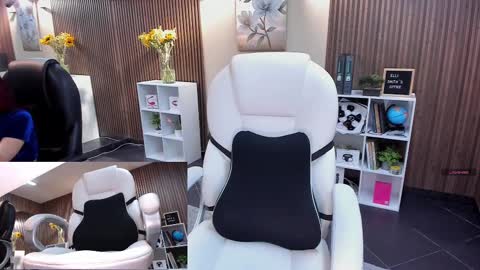 Snapshot of naugthyelli chatting on October 14, 2025, 7:47 pm online show from October 14, 2025, 7:47 pm