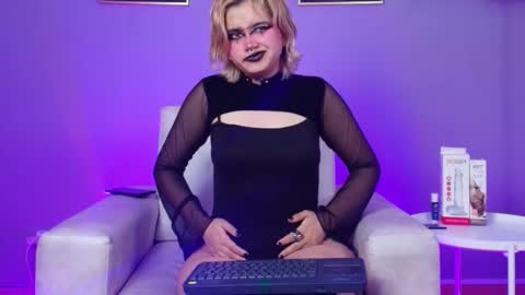 Navier  online show from October 21, 2025, 1:01 pm