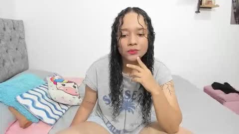 Snapshot of nay_and_aleja chatting on December 1, 2025, 3:11 am nay_and_aleja online show from December 1, 2025, 3:11 am