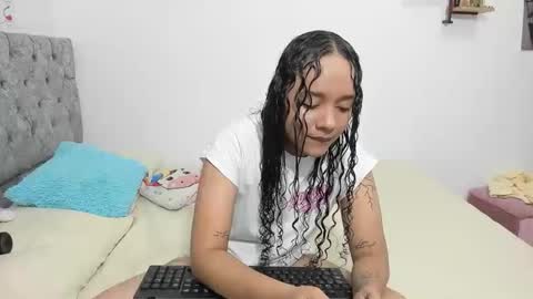 Snapshot of nay_and_aleja chatting on December 15, 2025, 2:05 am nay_and_aleja online show from December 15, 2025, 2:05 am