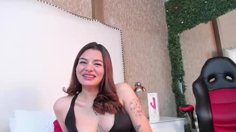 Mia  online show from October 9, 2025, 11:30 am