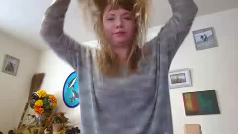 Nealiana online show from December 4, 2024, 11:35 pm