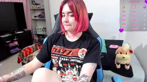 Snapshot of neeko_lol_ chatting on September 30, 2025, 10:15 pm Geek Nicole im Neeko UwU online show from September 30, 2025, 10:15 pm