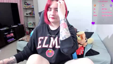 Snapshot of neeko_lol_ chatting on October 1, 2025, 10:21 am Geek Nicole im Neeko UwU online show from October 1, 2025, 10:21 am